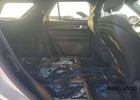 2020 Ford Explorer Police Interceptor z USA, uszkodzony, nr VIN 1FM5K8AW3LGC13520